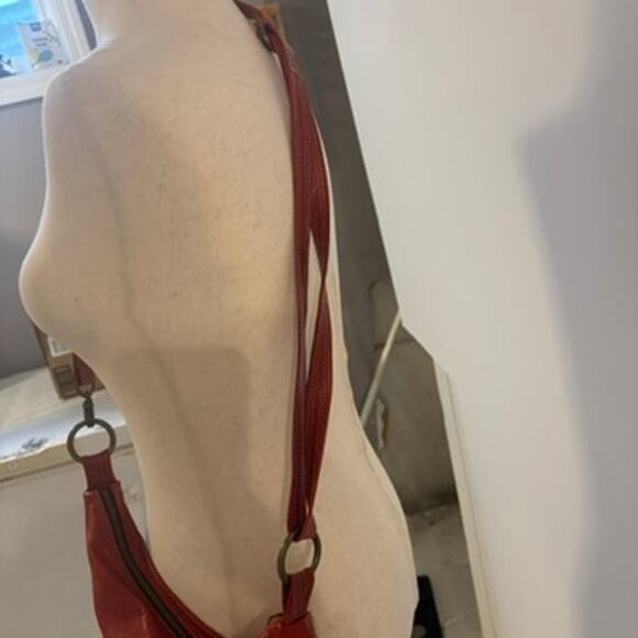Kurier Red Leather Crossbody Bag Adjustable Strap Brass Hardware 12x11x6.5 - Picture 6 of 10